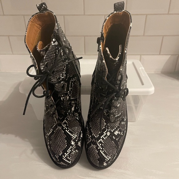 Coconuts by Matisse Finch Snake Print Combat Boots Size 8 - Picture 2 of 5